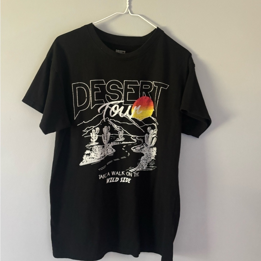 Juniors Graphic Tee Size Large. Desert Tour. Black - Picture 2 of 6